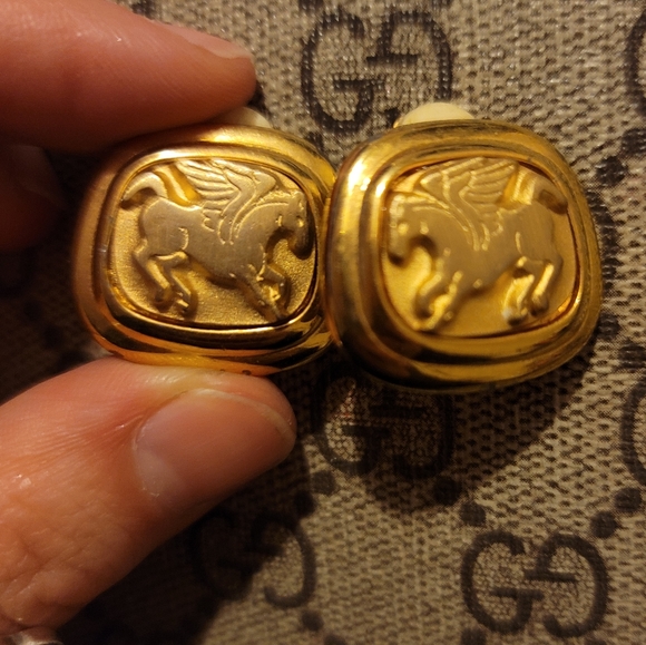 Paolo Gucci vintage clip on earrings RARE😍 - Picture 1 of 4